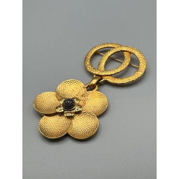 Vtg Judith Jack Daisy Flower Brooch Matte Gold Tone Hammered Design w Marcasite - Picture 4 of 7